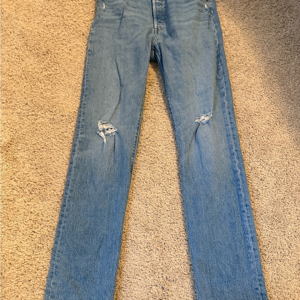 LEVIS Distressed Blue Jeans